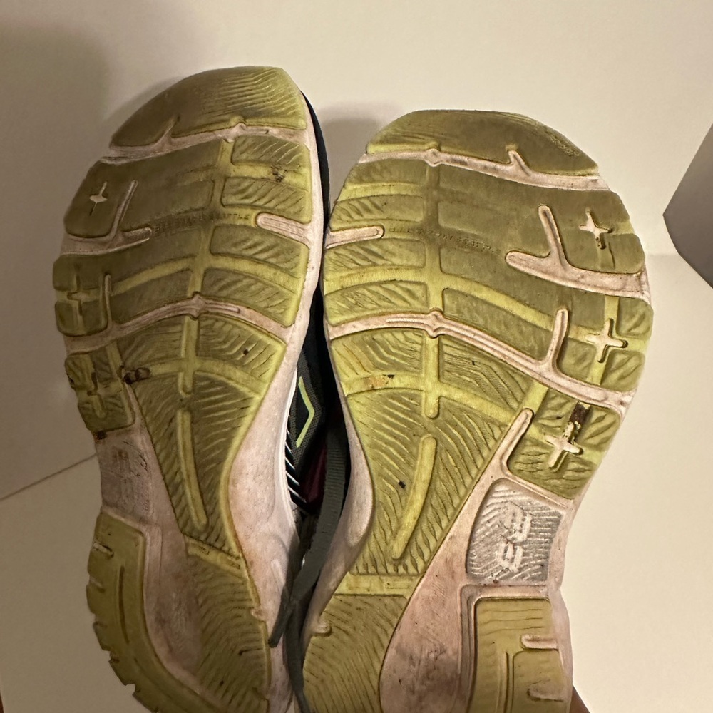 Brooks Size 8 Guardrails‎ - Picture 5 of 6